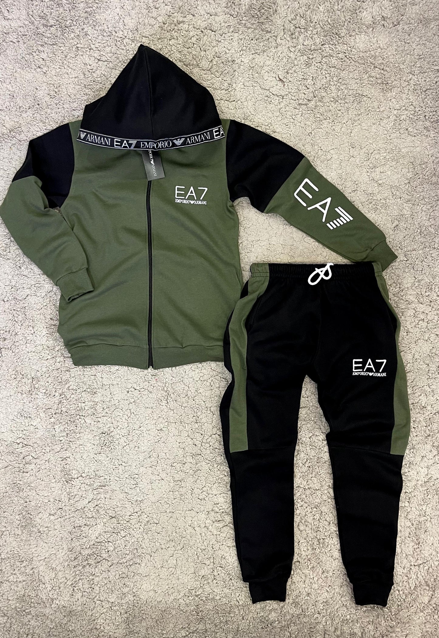 Chándal Armani EA7 (Varios Colores)