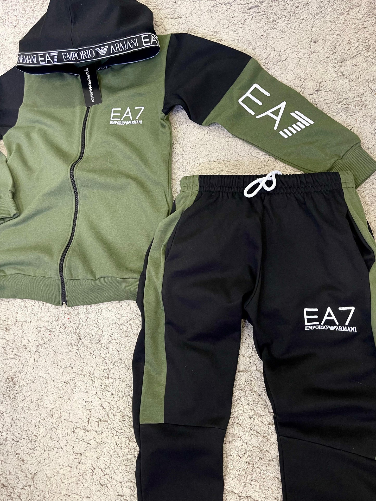 Chándal Armani EA7 (Varios Colores)