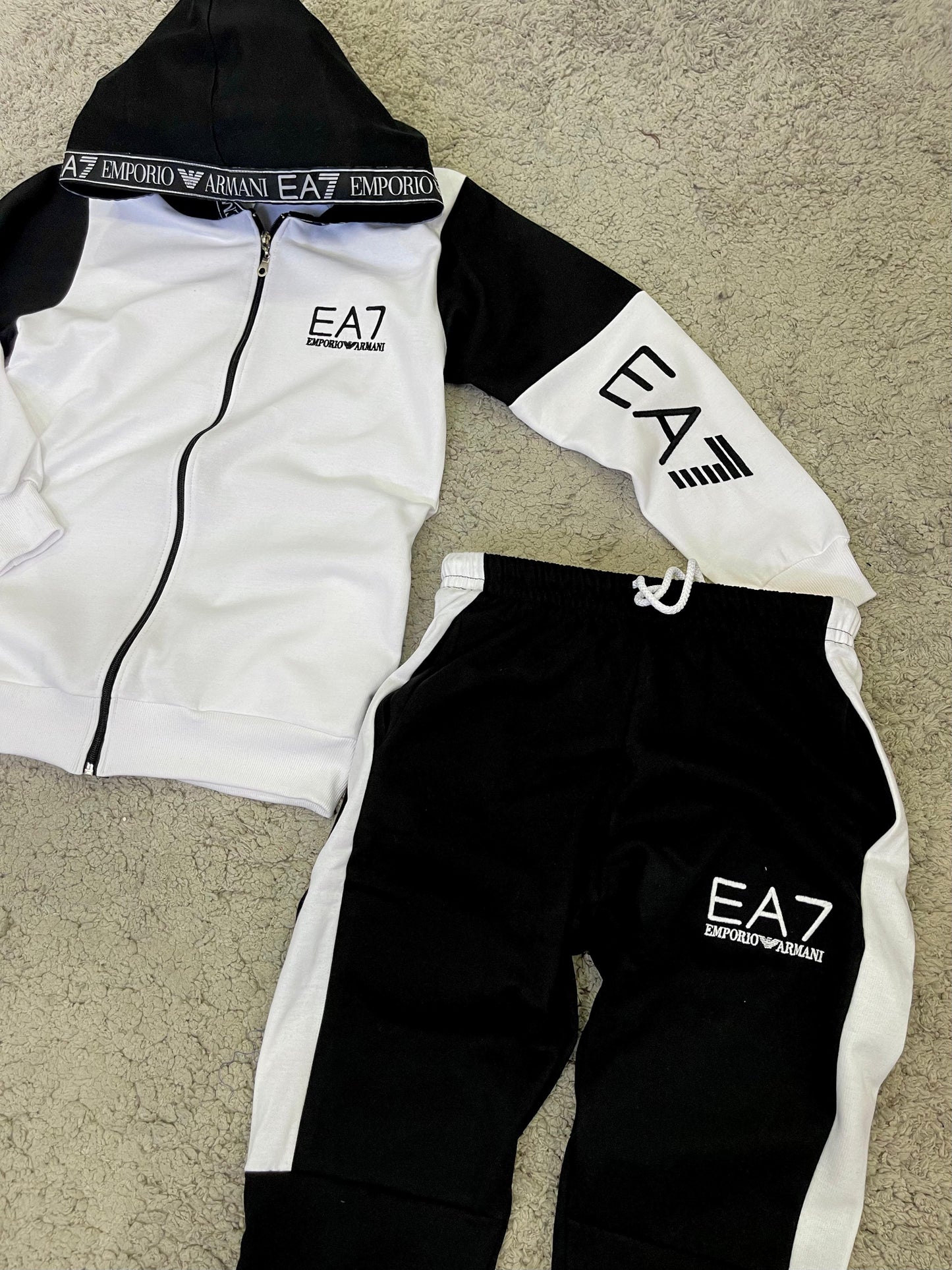 Chándal Armani EA7 (Varios Colores)